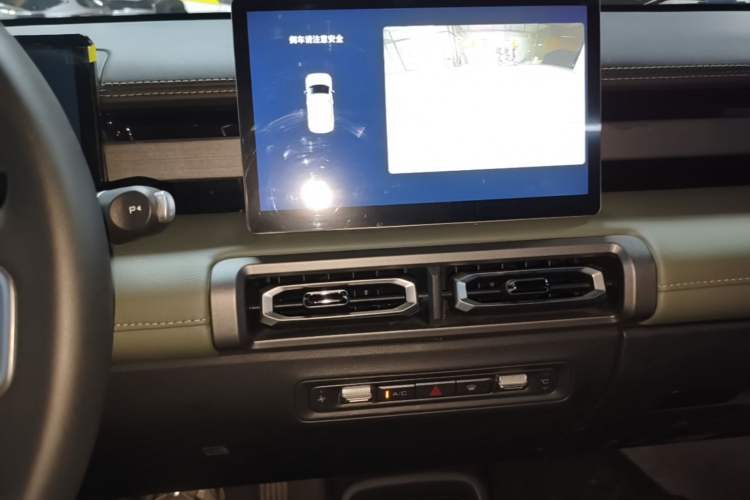 Used Baojun Spark EUV 2025 Flagship Edition 5 Seats Audio And AC Panel