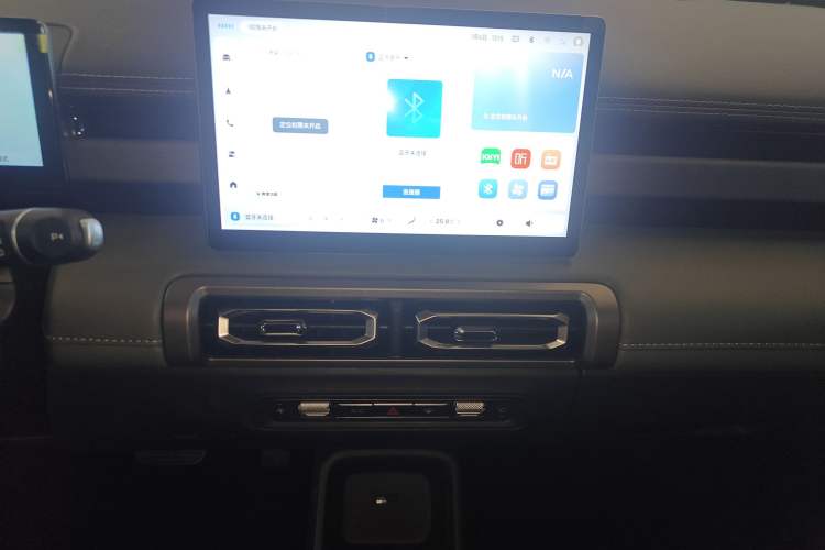 Used Baojun Spark EUV 2025 Flagship Edition 5 Seats Audio And AC Panel