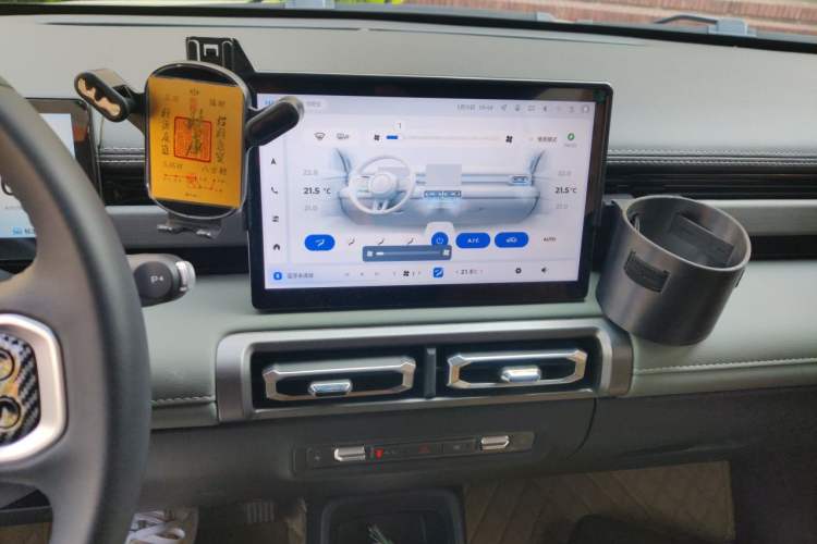 Used Baojun Spark EUV 2025 Flagship Edition 5 Seats Audio And AC Panel