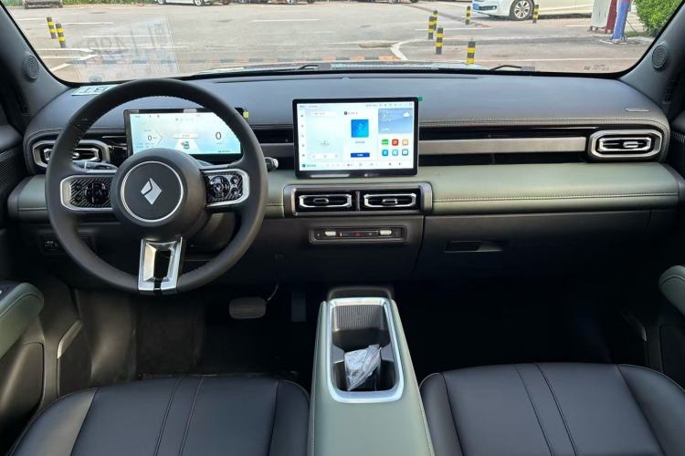 Used Baojun Spark EUV 2025 Flagship Edition 5 Seats Audio And AC Panel