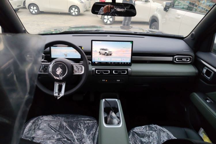 Used Baojun Spark EUV 2025 Flagship Edition 5 Seats Center Console