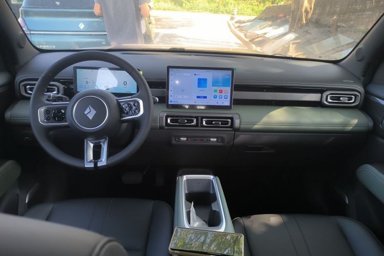 Used Baojun Spark EUV 2025 Flagship Edition 5 Seats Center Console