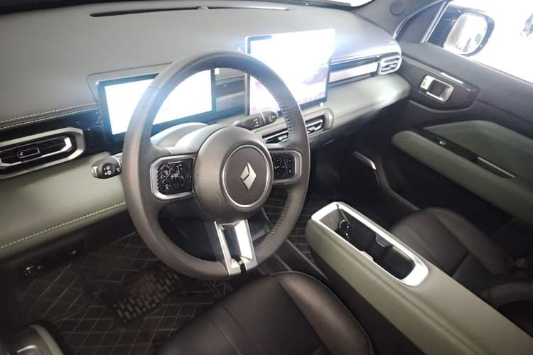 Used Baojun Spark EUV 2025 Flagship Edition 5 Seats Center Console