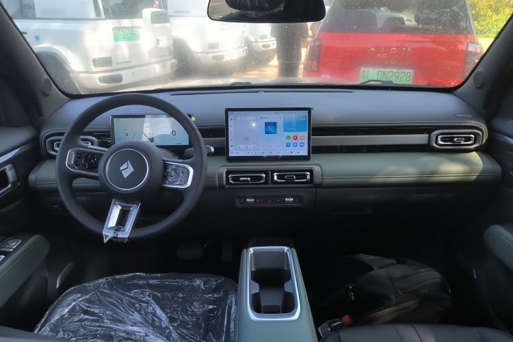 Used Baojun Spark EUV 2025 Flagship Edition 5 Seats Center Console