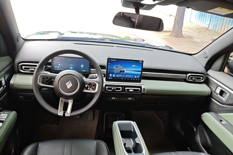 Used Baojun Spark EUV 2025 Flagship Edition 5 Seats Center Console