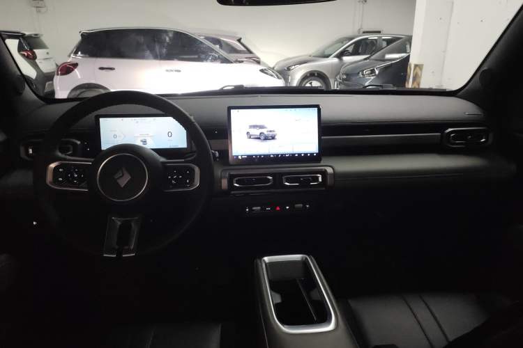 Used Baojun Spark EUV 2025 Flagship Edition 5 Seats Center Console