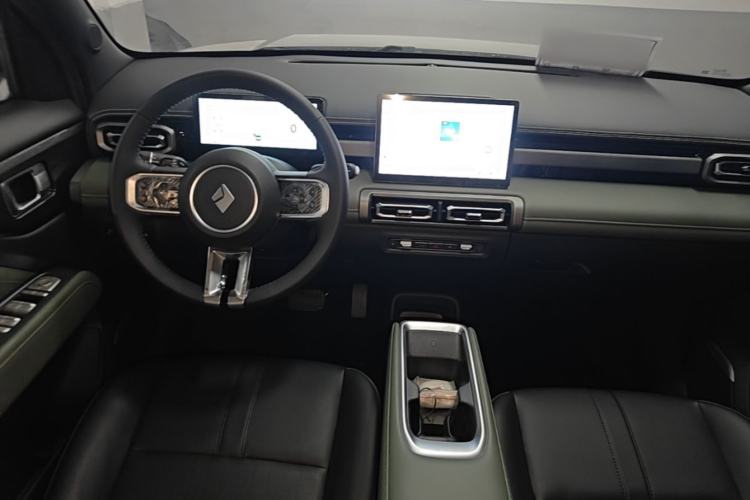 Used Baojun Spark EUV 2025 Flagship Edition 5 Seats Center Console