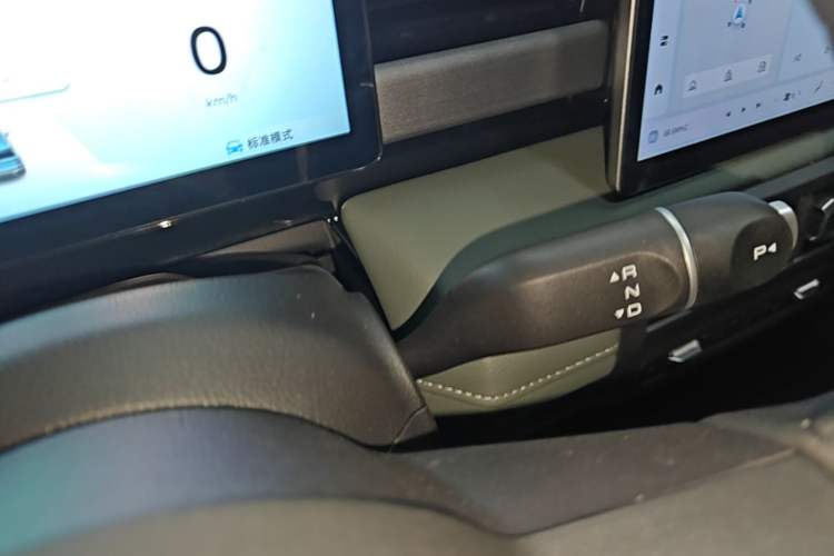 Used Baojun Spark EUV 2025 Flagship Edition 5 Seats Gear Lever