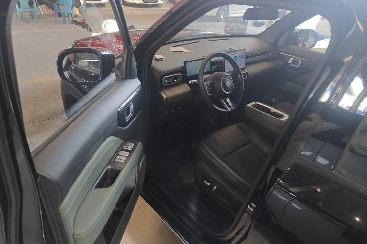 Used Baojun Spark EUV 2025 Flagship Edition 5 Seats Interior 3