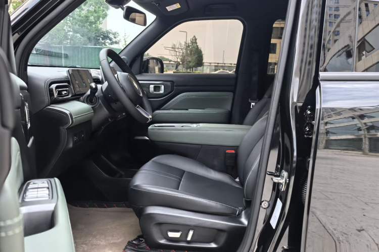 Used Baojun Spark EUV 2025 Flagship Edition 5 Seats Interior 4