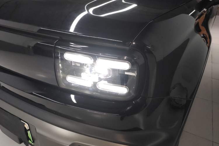 Used Baojun Spark EUV 2025 Flagship Edition 5 Seats Left Front Headlight