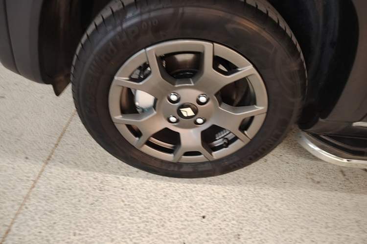Used Baojun Spark EUV 2025 Flagship Edition 5 Seats Left Front Wheel Hub