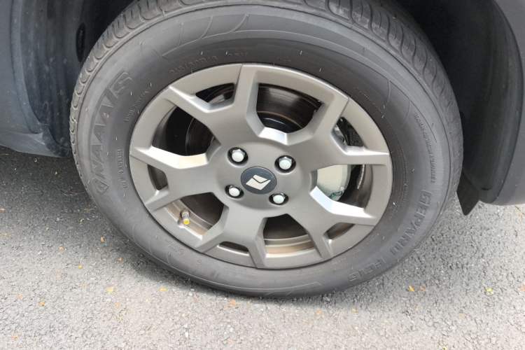 Used Baojun Spark EUV 2025 Smart Luxury Edition 5 Seats Right Front Wheel Hub