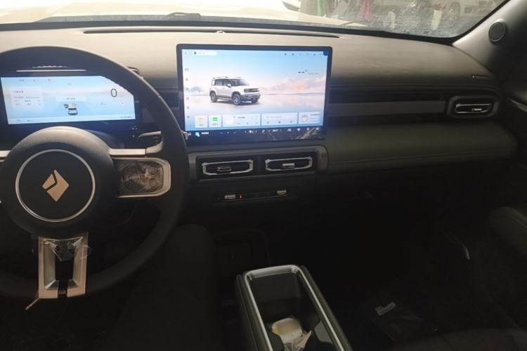 Used Baojun Spark EUV 2025 Flagship Edition 5 Seats Center Console