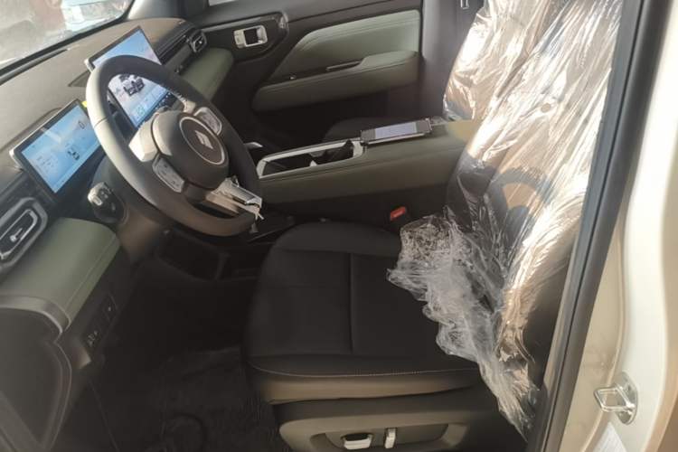 Used Baojun Spark EUV 2025 Flagship Edition 5 Seats Left Front Seat