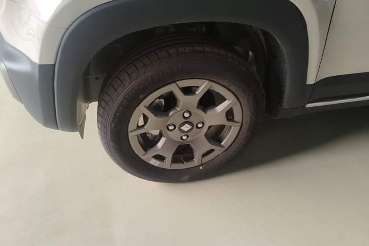 Used Baojun Spark EUV 2025 Flagship Edition 5 Seats Left Front Wheel Hub