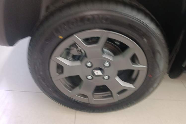 Used Baojun Spark EUV 2025 Flagship Edition 5 Seats Right Rear Wheel Hub