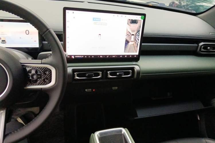 Used Baojun Spark EUV 2025 Smart Luxury Edition 5 Seats Audio And AC Panel