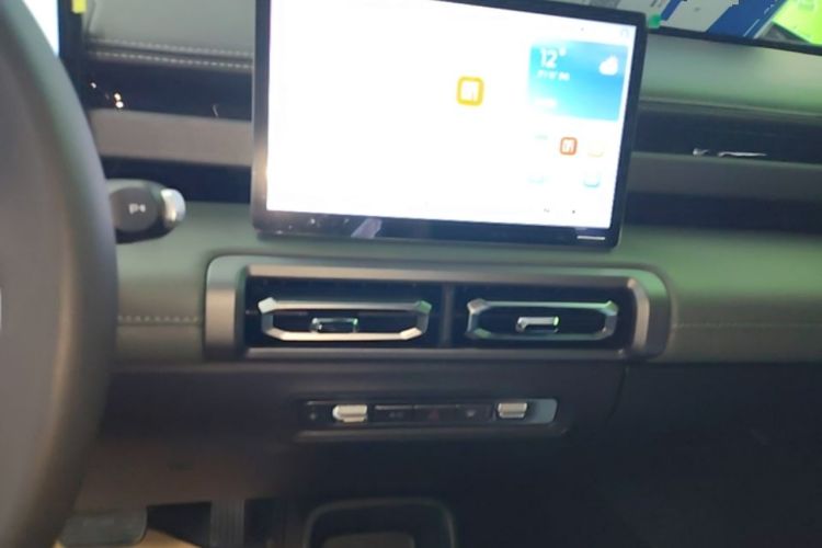 Used Baojun Spark EUV 2025 Flagship Edition 5 Seats Audio And AC Panel