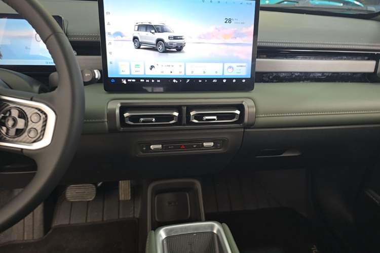 Used Baojun Spark EUV 2025 Smart Luxury Edition 5 Seats Audio And AC Panel