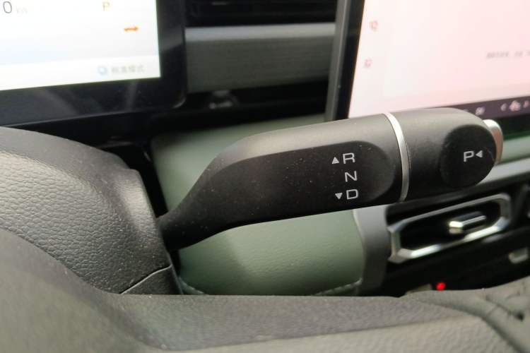 Used Baojun Spark EUV 2025 Smart Luxury Edition 5 Seats Gear Lever