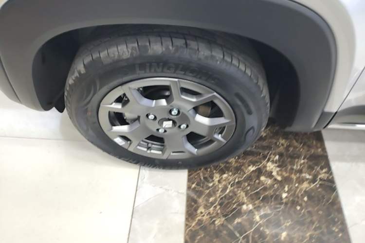 Used Baojun Spark EUV 2025 Flagship Edition 5 Seats Left Front Wheel Hub