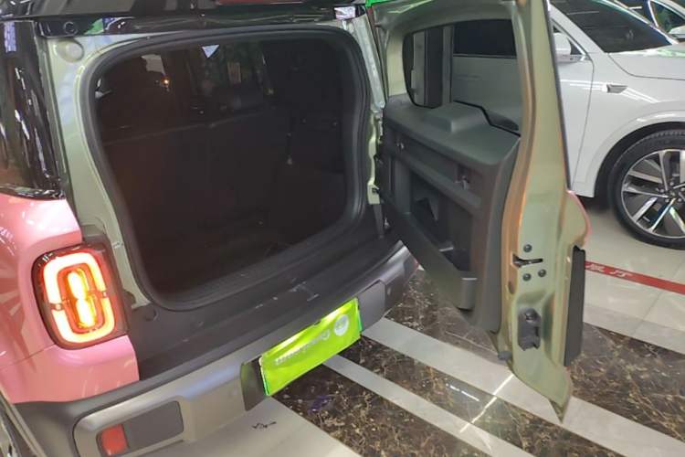 Used Baojun Spark EUV 2025 Flagship Edition 5 Seats Trunk