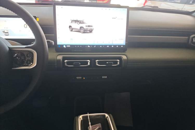 Used Baojun Spark EUV 2025 Flagship Edition 5 Seats Audio And AC Panel
