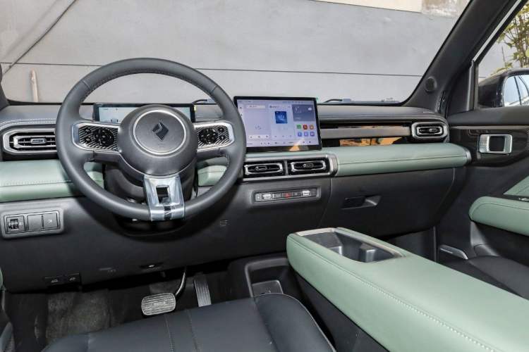Used Baojun Spark EUV 2025 Flagship Edition 5 Seats Audio And AC Panel