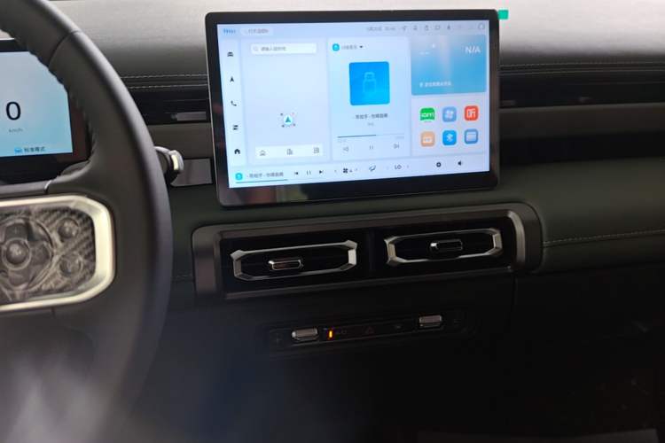 Used Baojun Spark EUV 2025 Flagship Edition 5 Seats Audio And AC Panel