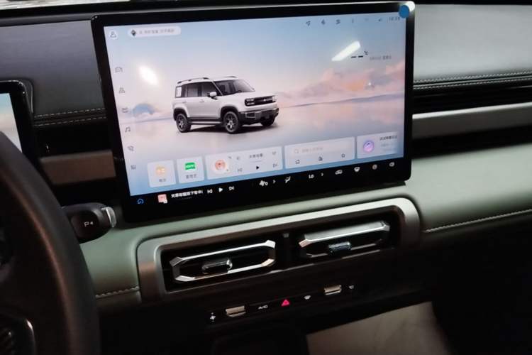 Used Baojun Spark EUV 2025 Flagship Edition 5 Seats Audio And AC Panel