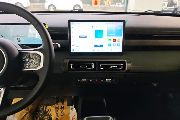 Used Baojun Spark EUV 2025 Flagship Edition 5 Seats Audio And AC Panel