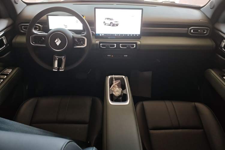 Used Baojun Spark EUV 2025 Flagship Edition 5 Seats Center Console