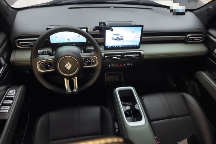 Used Baojun Spark EUV 2025 Flagship Edition 5 Seats Center Console