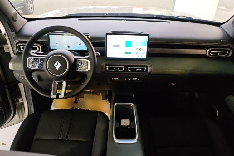 Used Baojun Spark EUV 2025 Flagship Edition 5 Seats Center Console