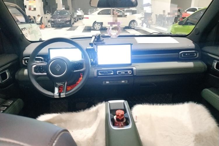 Used Baojun Spark EUV 2025 Flagship Edition 5 Seats Center Console