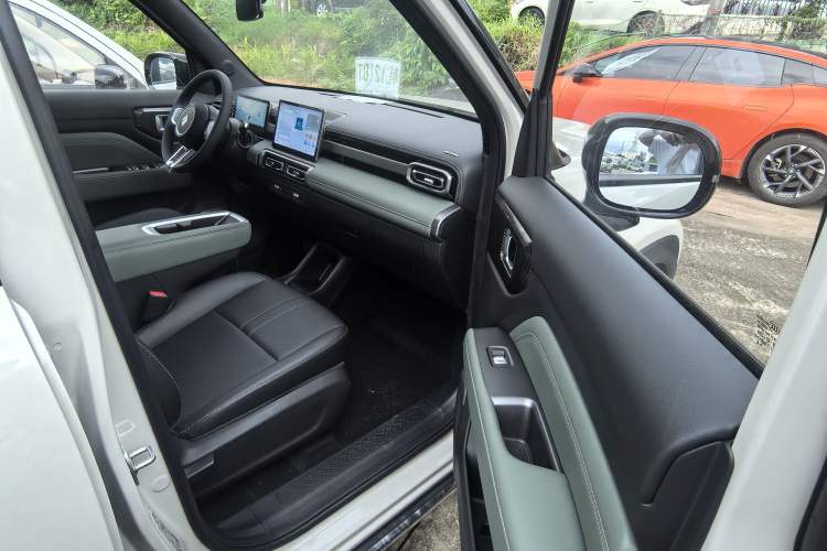 Used Baojun Spark EUV 2025 Flagship Edition 5 Seats Interior 6