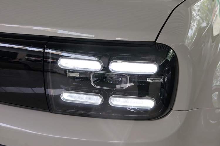 Used Baojun Spark EUV 2025 Flagship Edition 5 Seats Left Front Headlight