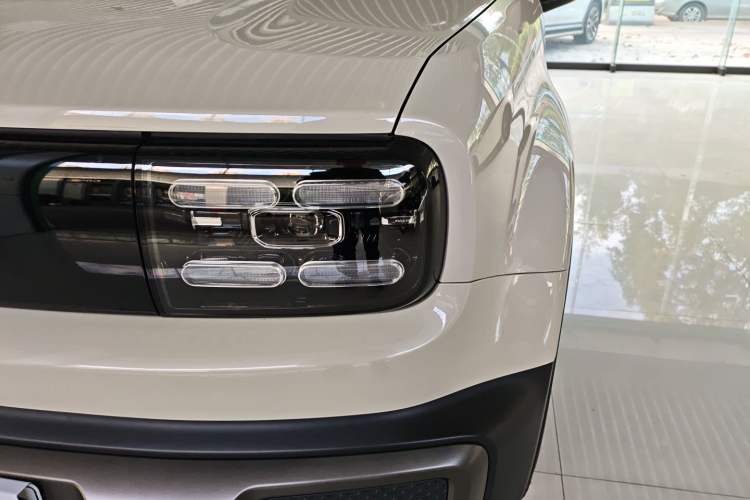 Used Baojun Spark EUV 2025 Flagship Edition 5 Seats Left Front Headlight