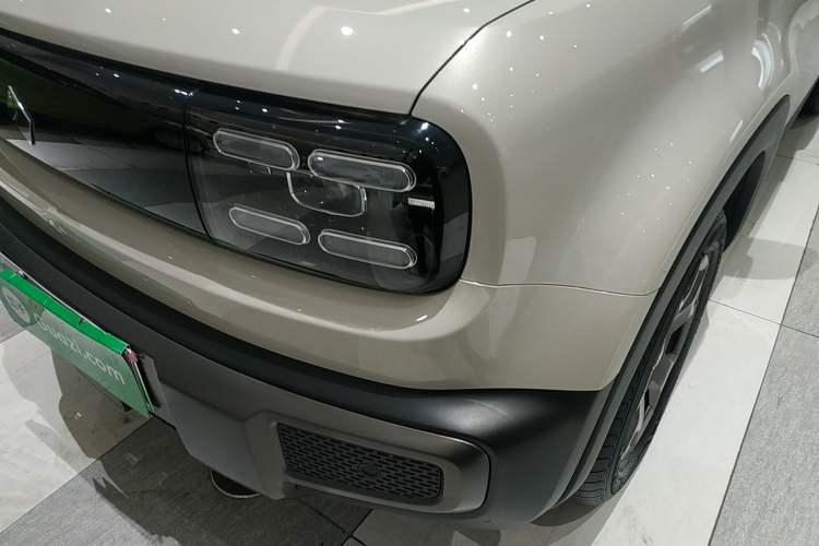 Used Baojun Spark EUV 2025 Flagship Edition 5 Seats Left Front Headlight