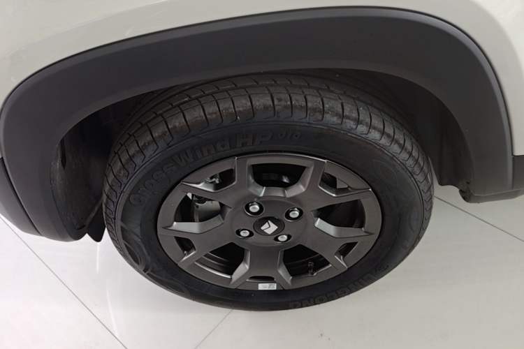Used Baojun Spark EUV 2025 Flagship Edition 5 Seats Left Front Wheel Hub