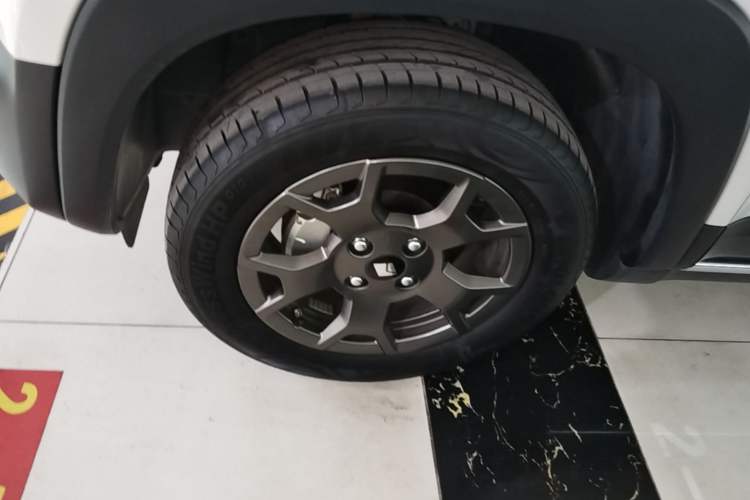 Used Baojun Spark EUV 2025 Flagship Edition 5 Seats Left Front Wheel Hub