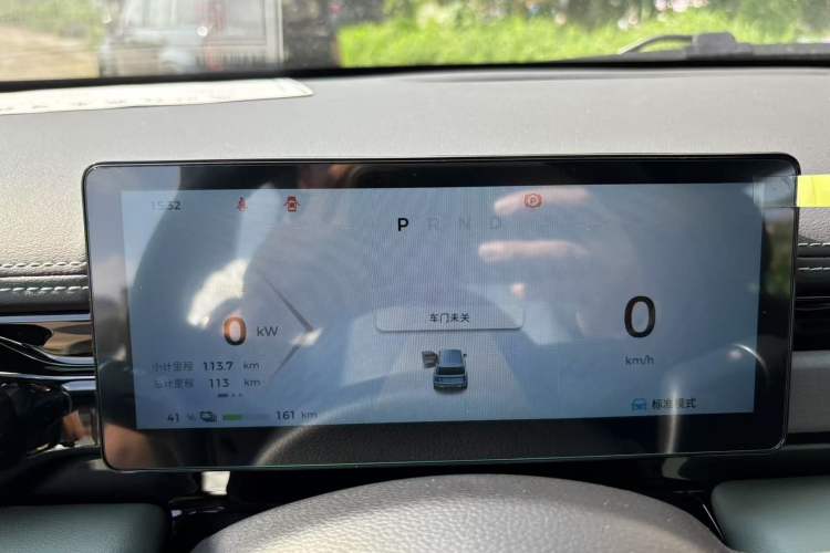 Used Baojun Spark EUV 2025 Flagship Edition 5 Seats Odometer Close Up