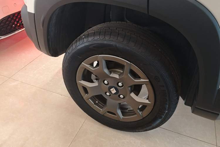 Used Baojun Spark EUV 2025 Flagship Edition 5 Seats Right Rear Wheel Hub