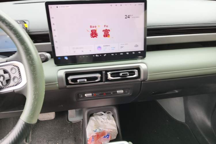 Used Baojun Spark EUV 2026 301km Flagship Edition Audio And AC Panel