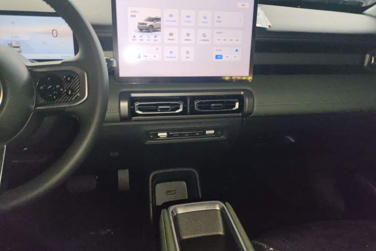 Used Baojun Spark EUV 2026 301km Flagship Edition Audio And AC Panel