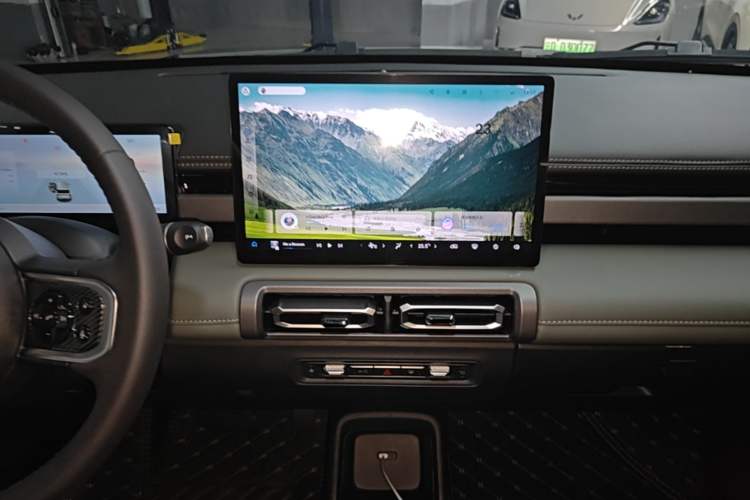 Used Baojun Spark EUV 2026 Model 401km Flagship Edition Audio And AC Panel