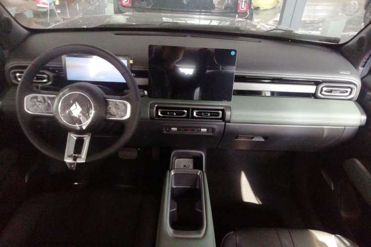 Used Baojun Spark EUV 2026 Model 401km Flagship Edition Center Console