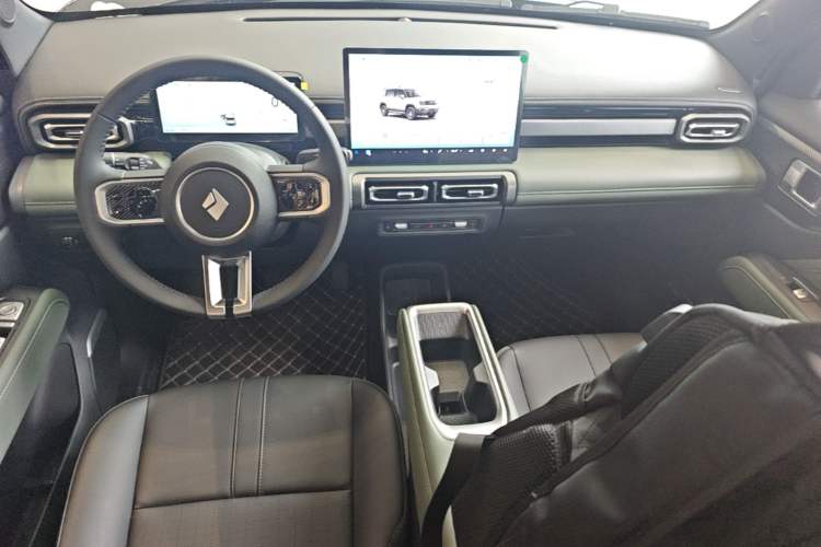 Used Baojun Spark EUV 2026 Model 301km Coffee Entrepreneur Edition Center Console