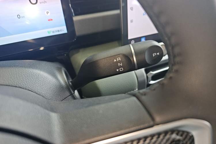 Used Baojun Spark EUV 2026 Model 301km Coffee Entrepreneur Edition Gear Lever
